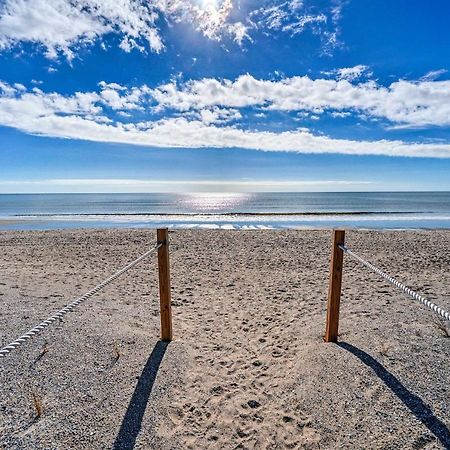 Oak Island Beachfront Condo With Community Pool Exterior photo