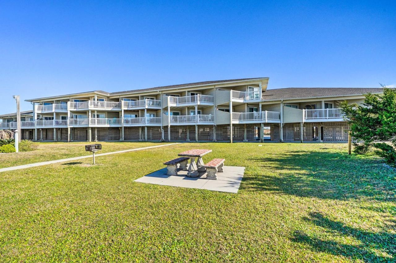 Oak Island Beachfront Condo With Community Pool Exterior photo