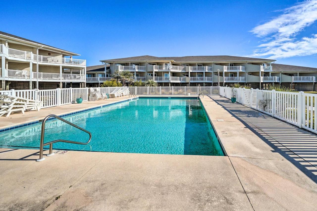 Oak Island Beachfront Condo With Community Pool Exterior photo