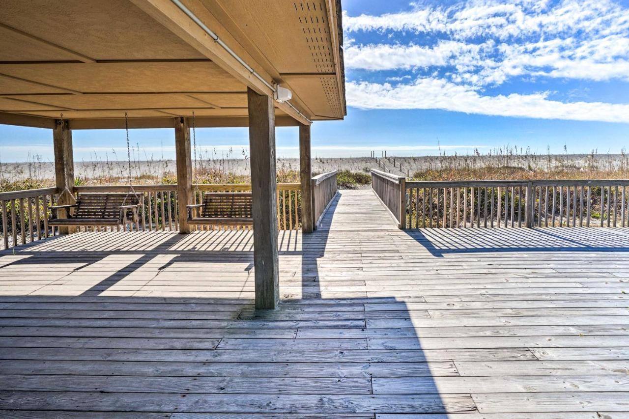 Oak Island Beachfront Condo With Community Pool Exterior photo