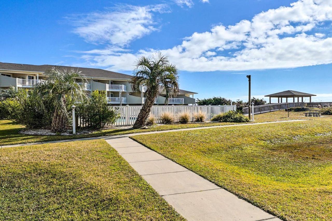 Oak Island Beachfront Condo With Community Pool Exterior photo