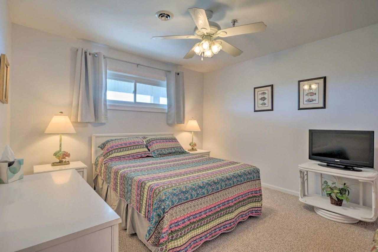 Oak Island Beachfront Condo With Community Pool Exterior photo