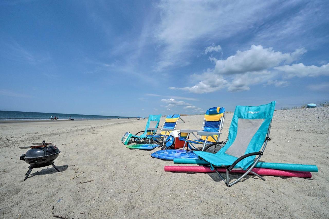 Oak Island Beachfront Condo With Community Pool Exterior photo