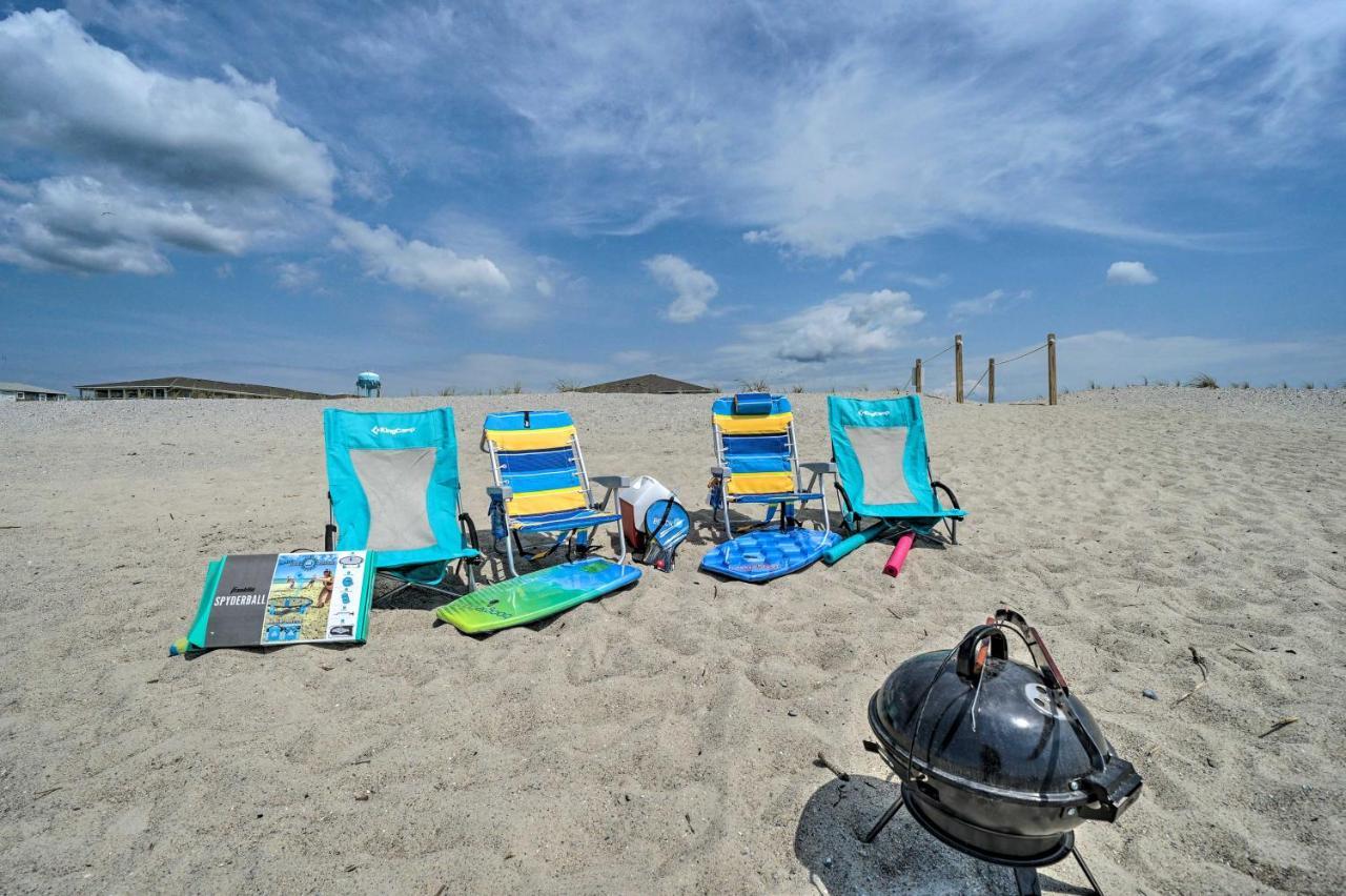 Oak Island Beachfront Condo With Community Pool Exterior photo