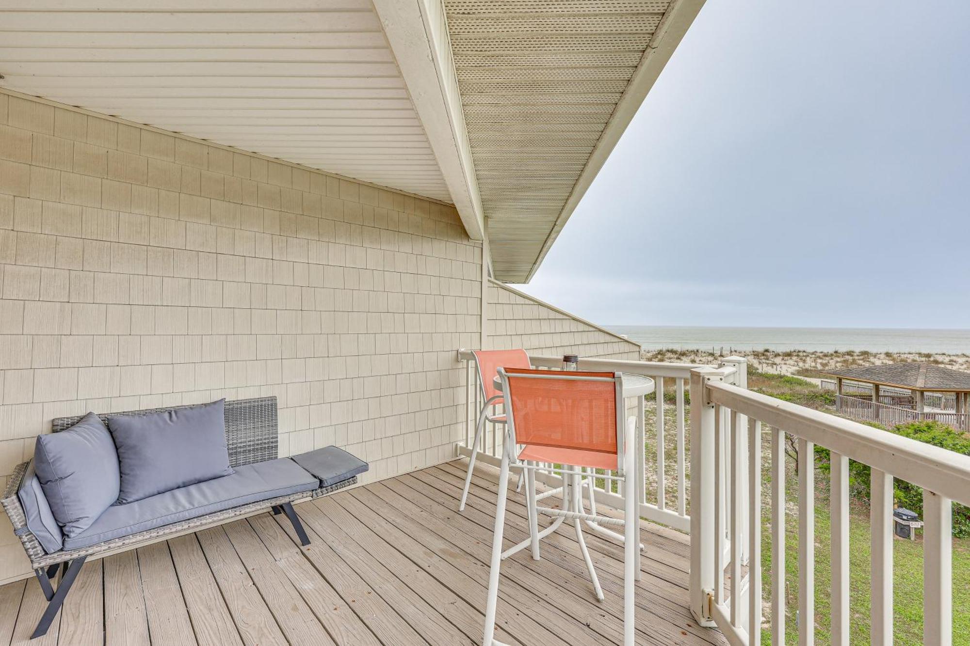 Oak Island Beachfront Condo With Community Pool Exterior photo