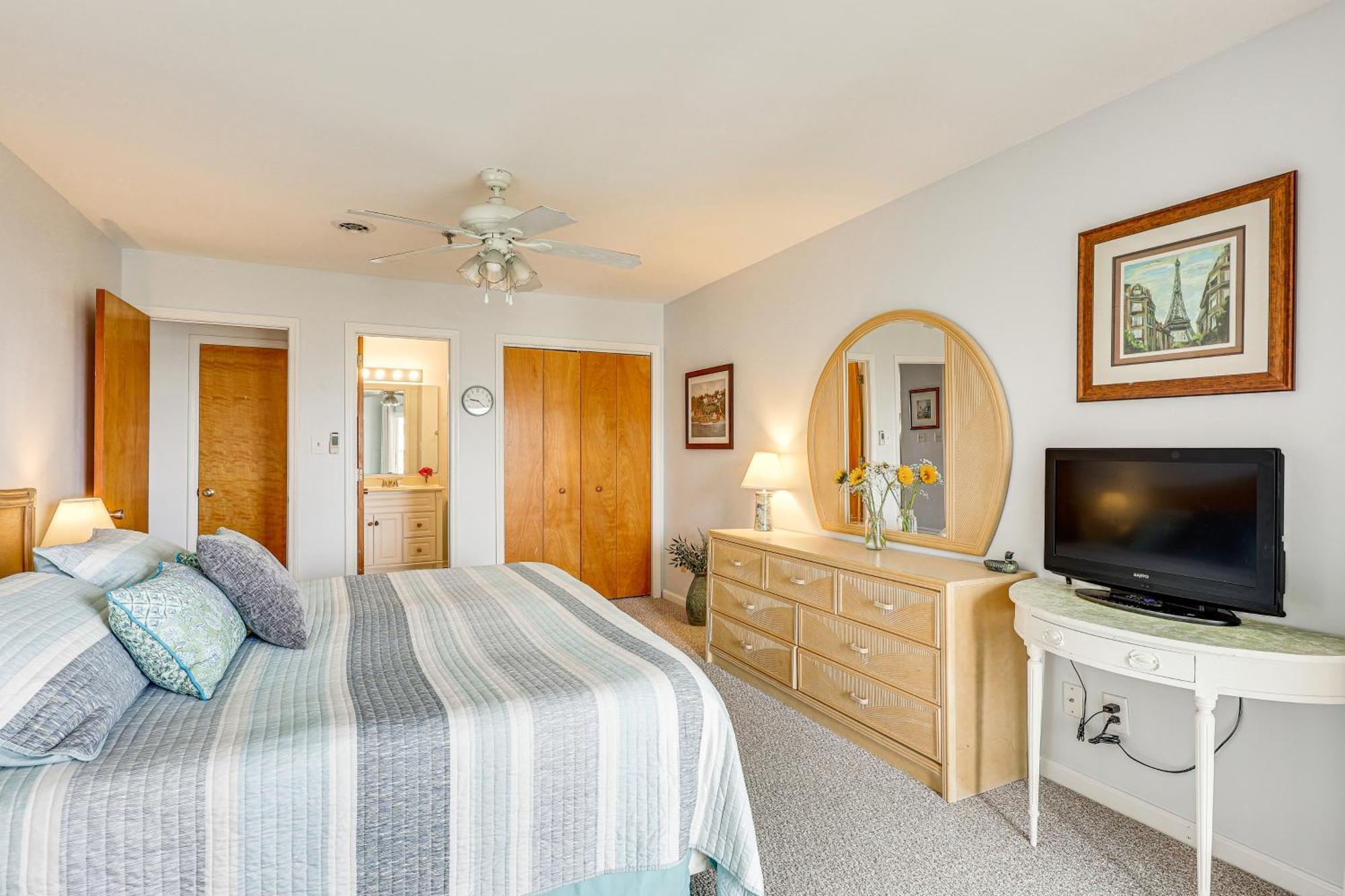 Oak Island Beachfront Condo With Community Pool Exterior photo