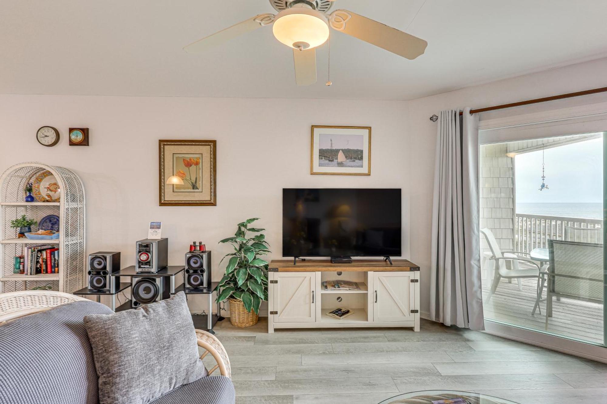 Oak Island Beachfront Condo With Community Pool Exterior photo
