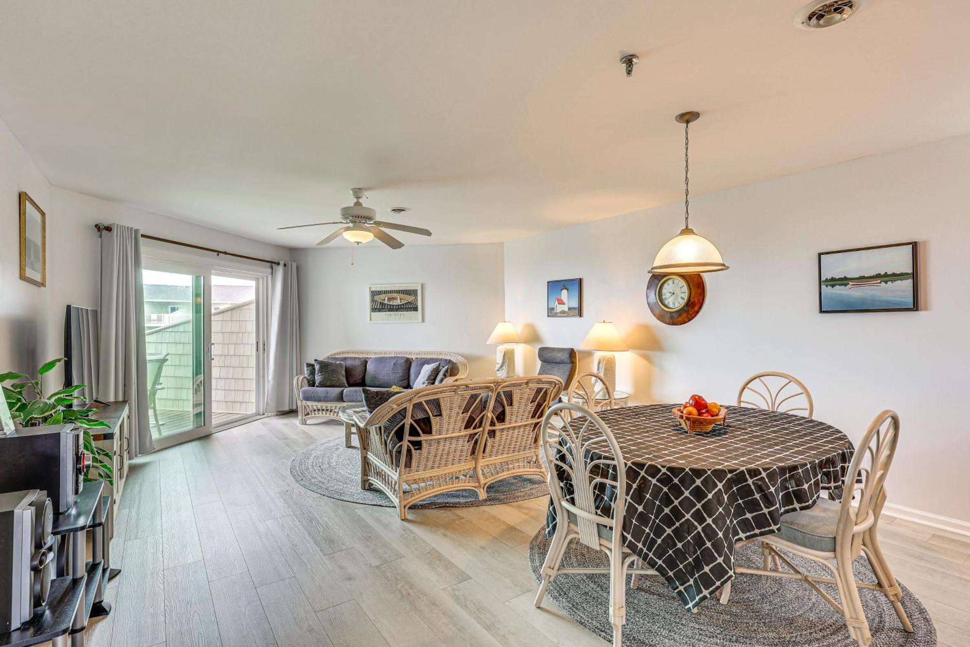 Oak Island Beachfront Condo With Community Pool Exterior photo
