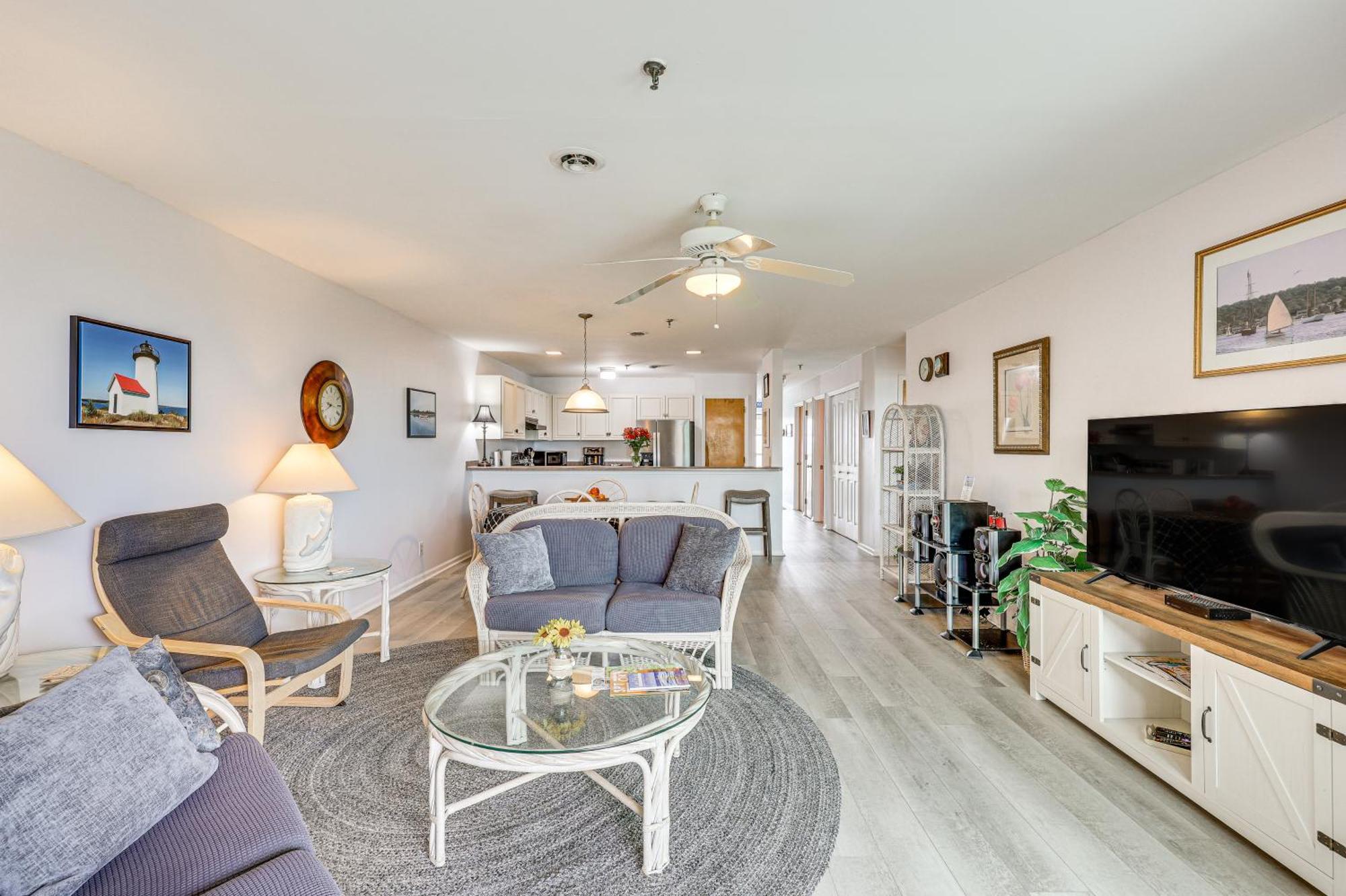Oak Island Beachfront Condo With Community Pool Exterior photo